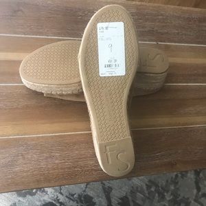 NWT- Franco Sarto Women’s Espadrille Sz 9